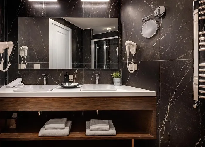 Art - Gruppo Trevi Hotel Roma