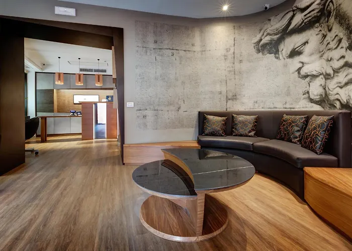 Art - Gruppo Trevi Hotel Rome
