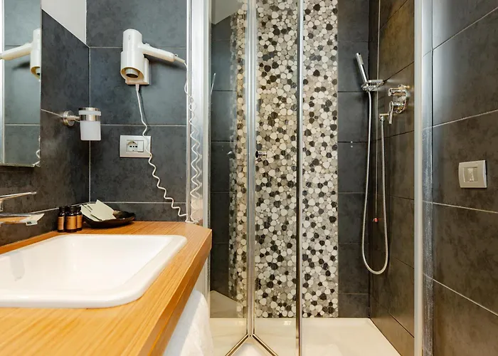 Art - Gruppo Trevi Hotel Roma